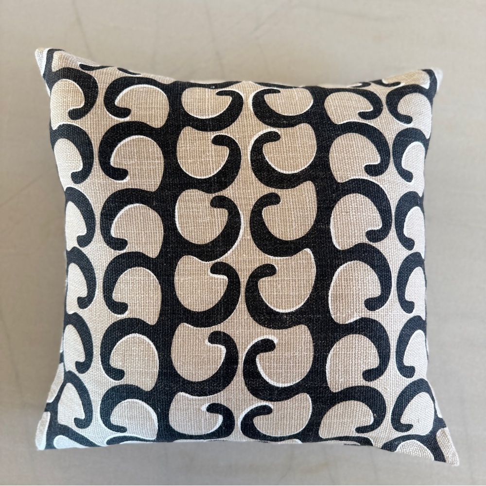 Serena & Lily Linen Throw Pillow Cover 20x20 – Black Natural Swirl (Set of 2) - Picture 2 of 6